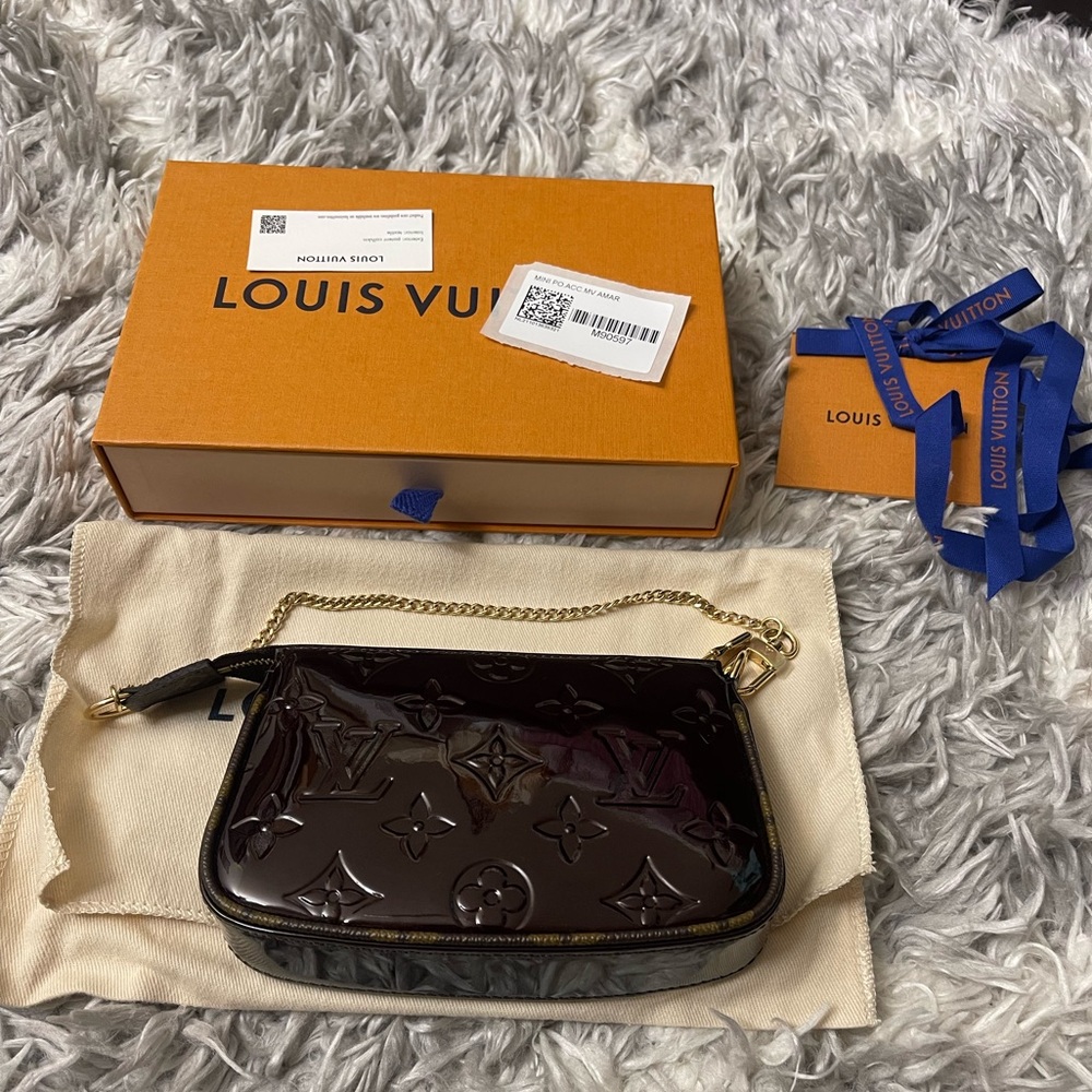 Louis Vuitton mini pochette accesoires vernis leather
